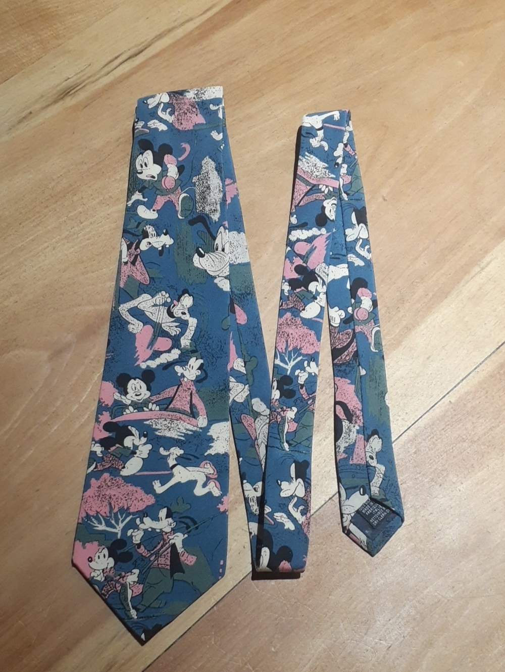 Vintage 1990s Disney Tie Rack 100% Silk Novelty Tie Mickey Goofy Pluto Blue Pink